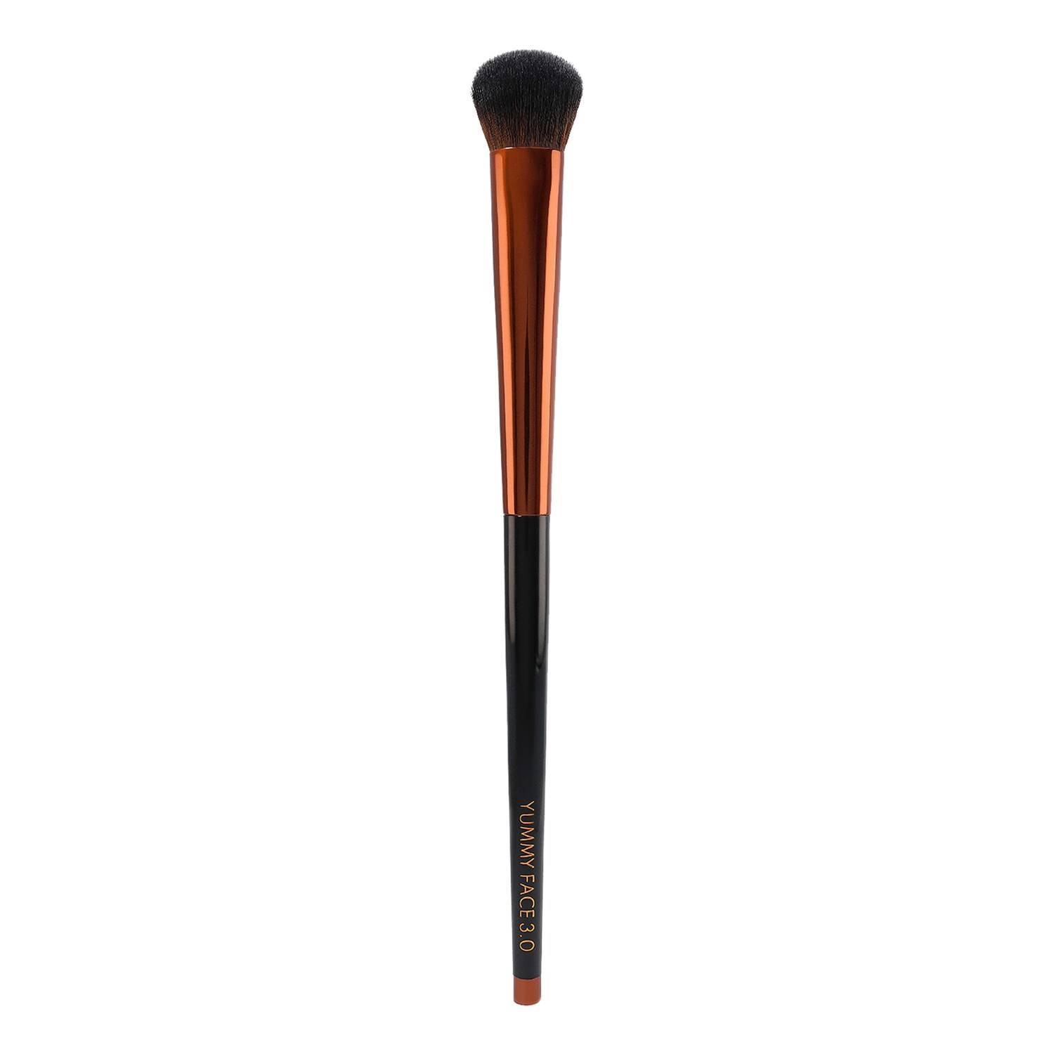 DANESSA MYRICKS Yumy Face Targeted All Over Face Concealer & Sculpt Brush 3'0